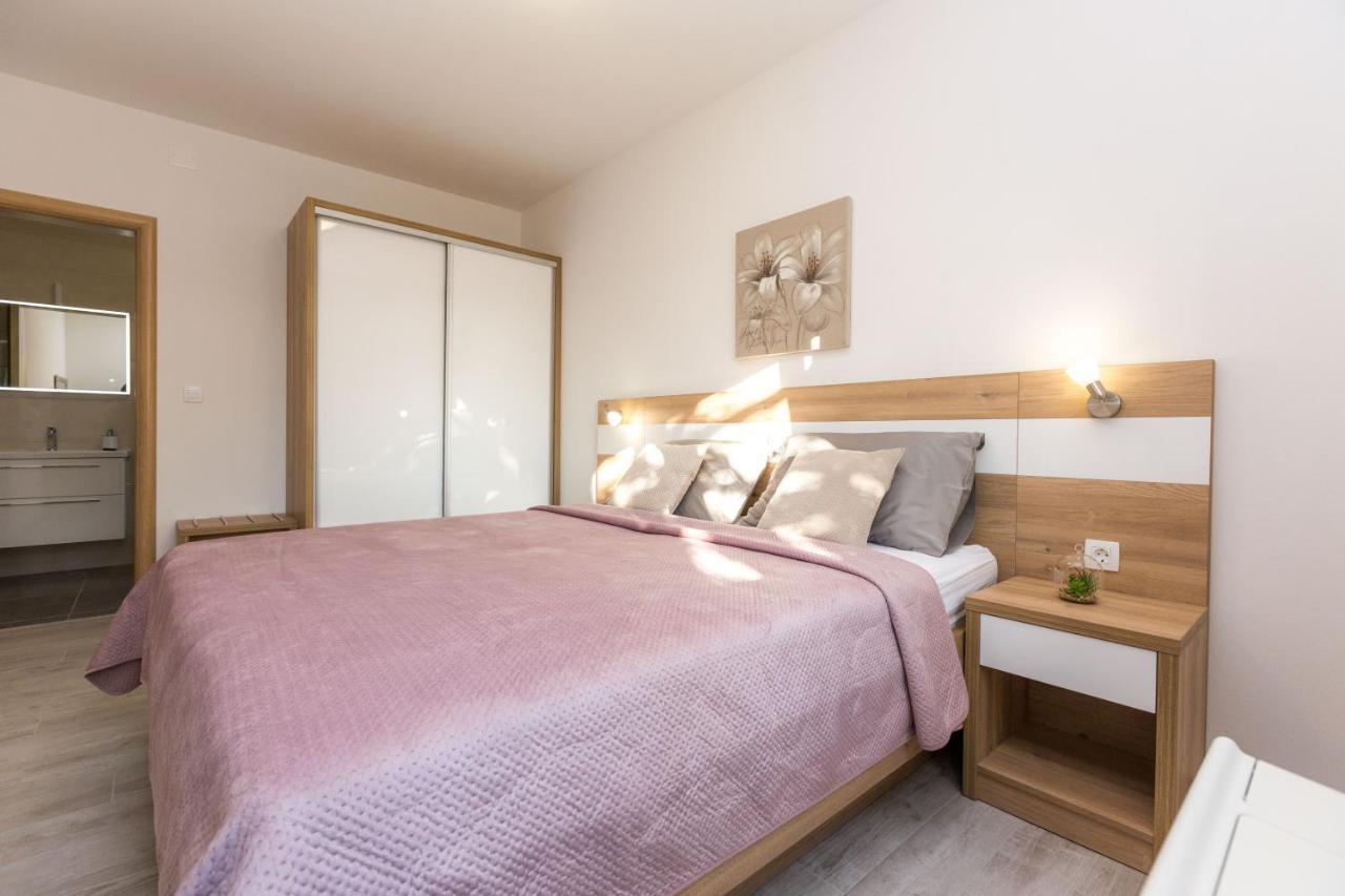 Apartmani Villa Paulo Starigrad Paklenica Exterior foto
