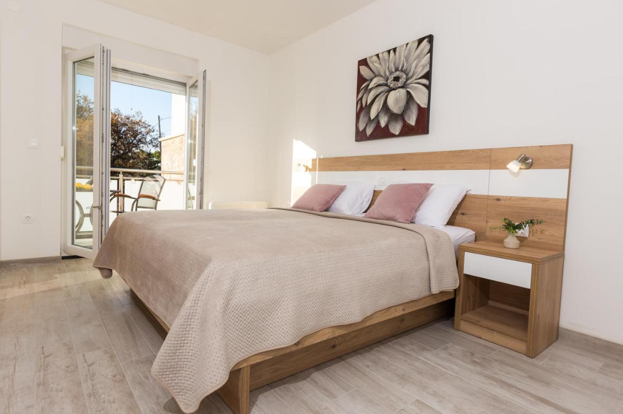 Apartmani Villa Paulo Starigrad Paklenica Exterior foto