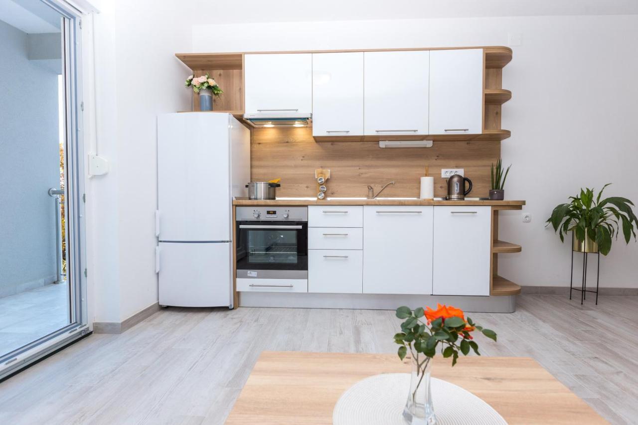 Apartmani Villa Paulo Starigrad Paklenica Exterior foto